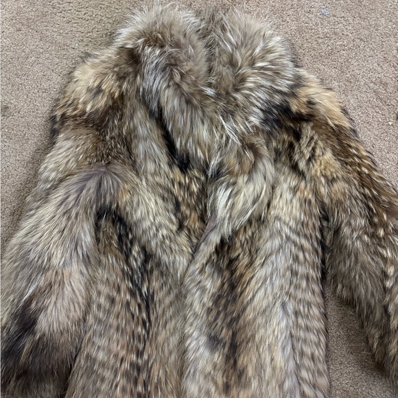 Authentic coyote fur coat - Picture 9 of 10